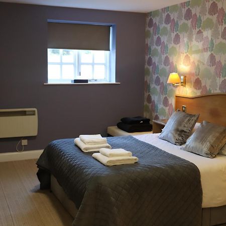 The Red Lion & Cellar Room, Betchworth Buitenkant foto