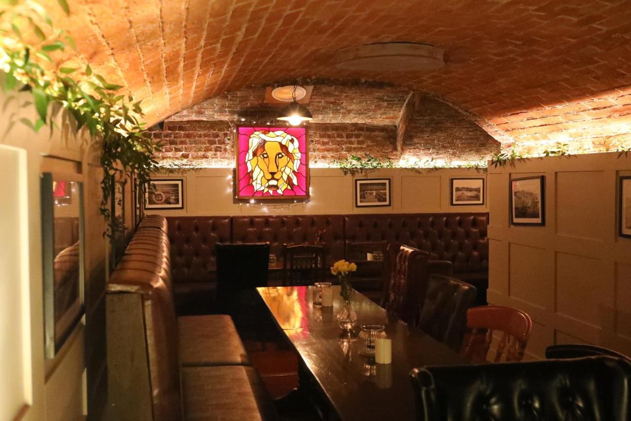 The Red Lion & Cellar Room, Betchworth Buitenkant foto