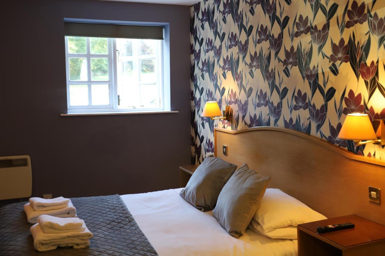 The Red Lion & Cellar Room, Betchworth Buitenkant foto