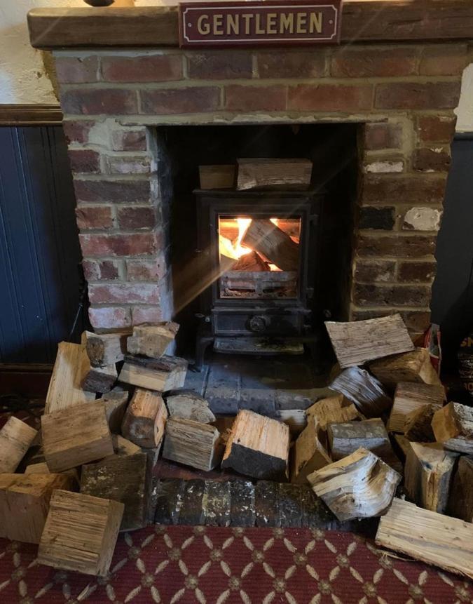 The Red Lion & Cellar Room, Betchworth Buitenkant foto